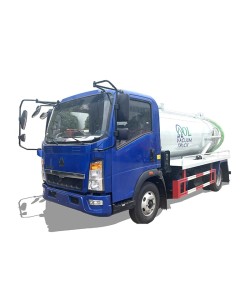 شاحنة شفط مياه الصرف الصحي SINOTRUK 4*2 5 مكعب