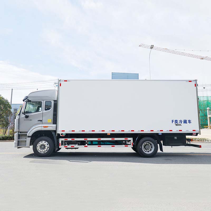 Camion frigorifique léger Sinotruk HOWO de 6,8 m à vendre