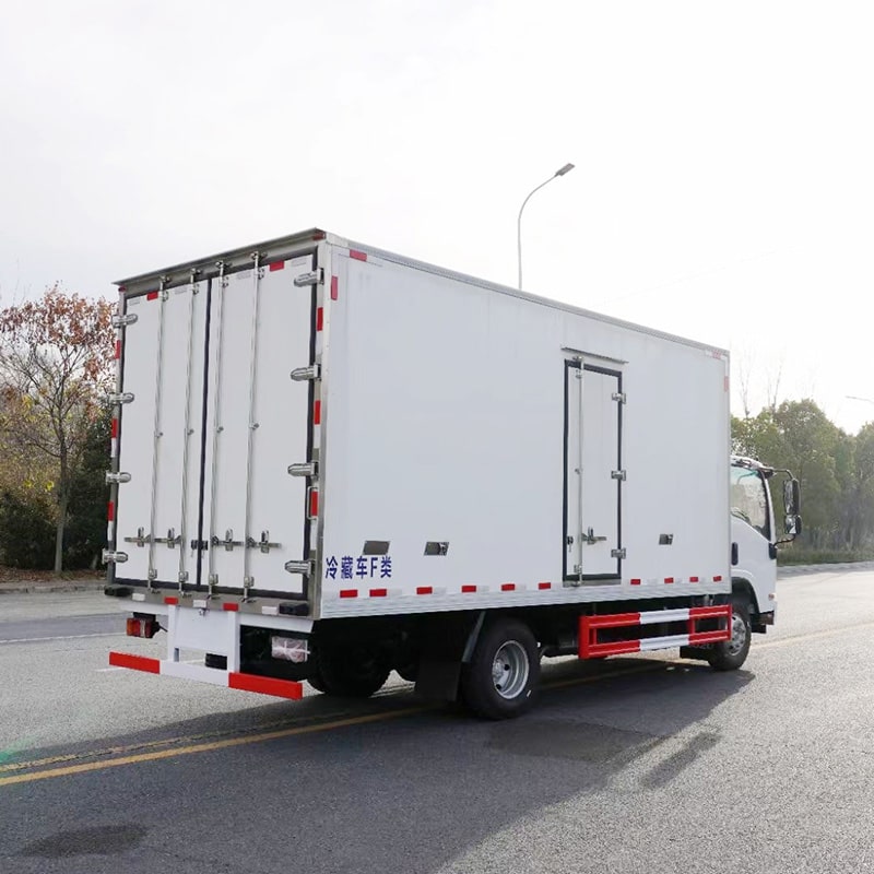 Camion frigorifique de fruits de mer congelés Isuzu 23 m3 au Japon
