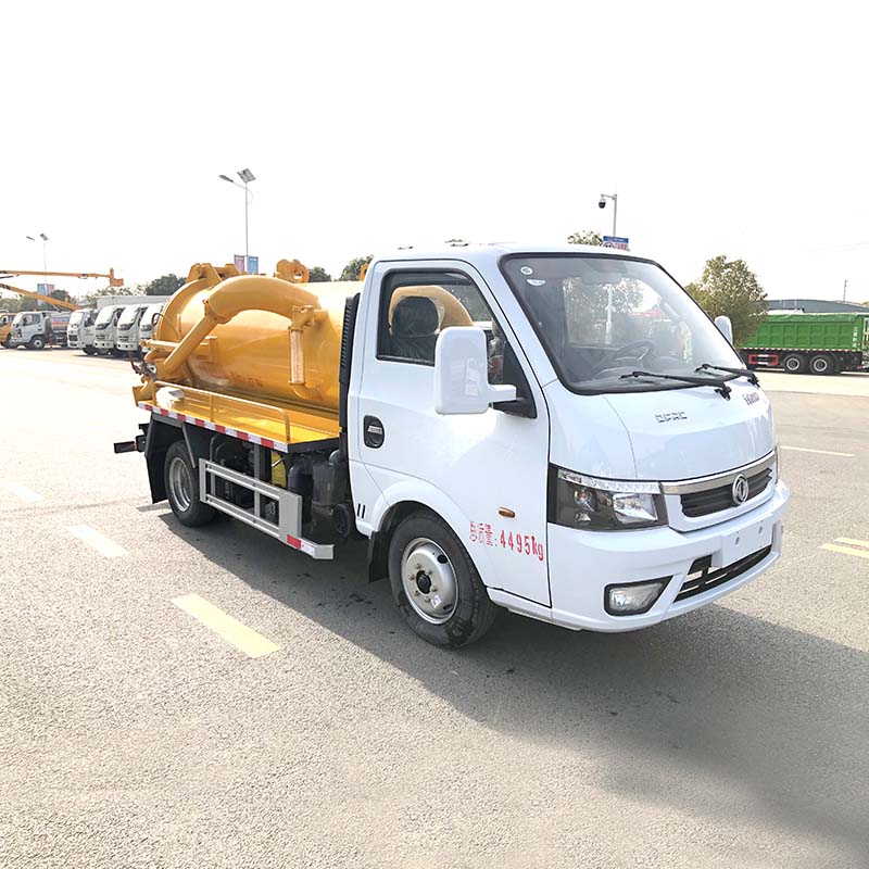 Dongfeng 4×2 mini sewage suction truck