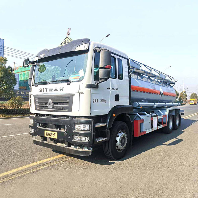 Camion-citerne de nitrate d'ammonium SINOTRUK 6*4 14 tonnes