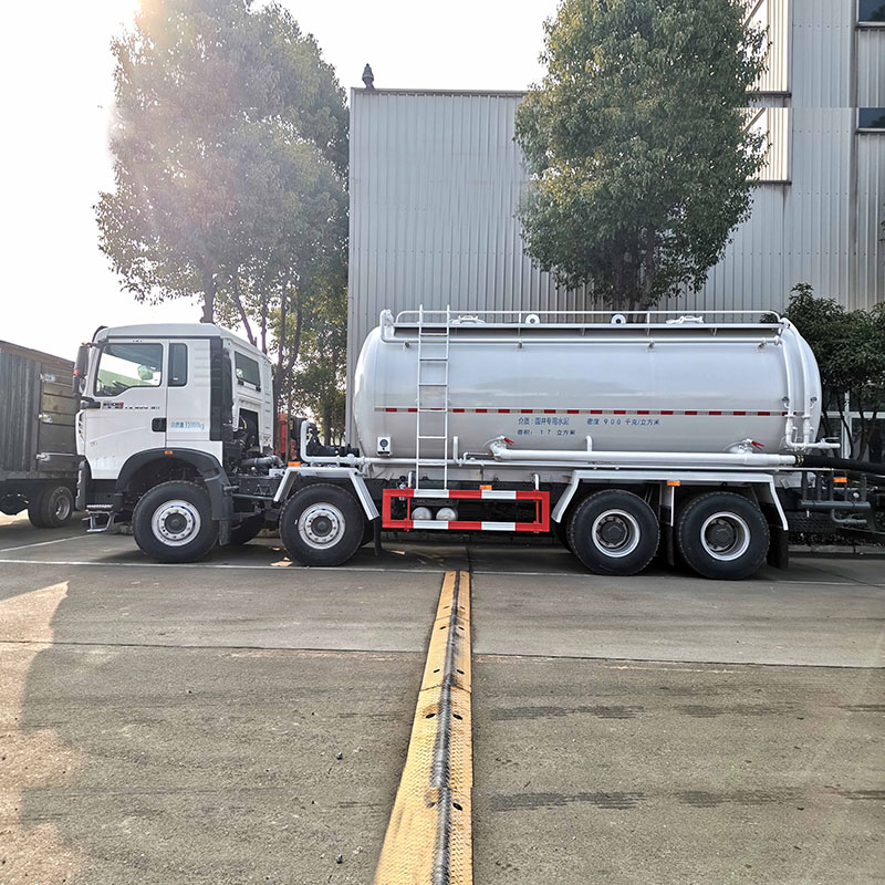 HOWO 8*4 33cbm dry powder cement transport truck