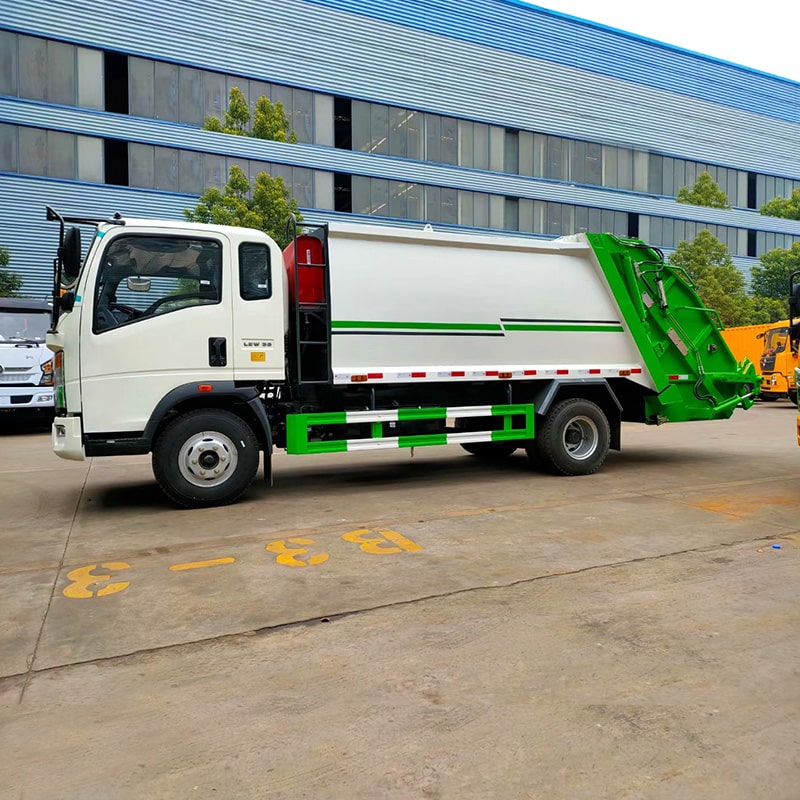 Howo 4x2 9 CBM Small Garbage Compactor Truck for Sale