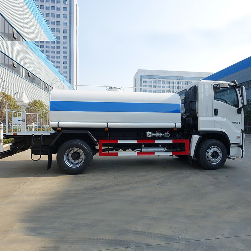 Camion-citerne à eau Isuzu 4*2 à pulvérisation d'eau