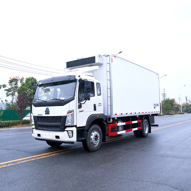 HOWO 4*2 35 cubic meter frozen meat refrigerated truck