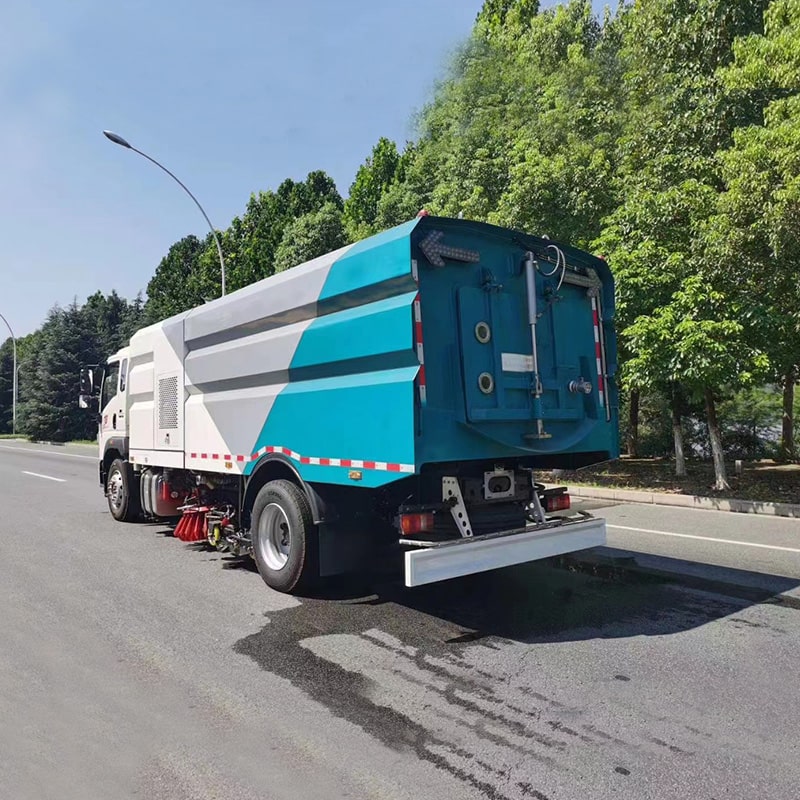 Camion balayeuse haute pression SINOTRUK 4*2 d'occasion ou neuf