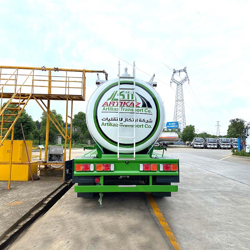 Semi Trailer Aluminum Oil Water Liquid  Fuel Tanker Truck
