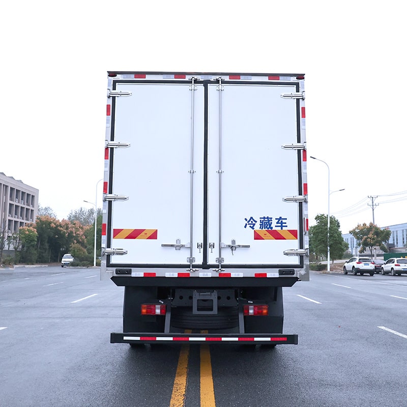 HOWO 4*2 35 cubic meter frozen meat refrigerated truck
