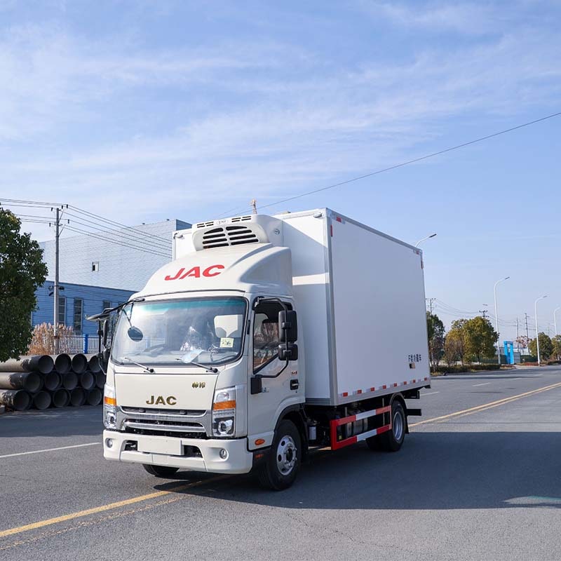 Camion frigorifique JAC 4X2 pour le transport de légumes et de viande