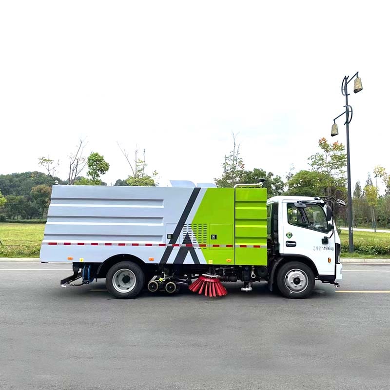 DongFeng Road Washing and Sweeping Vehicle Vacuum Truck