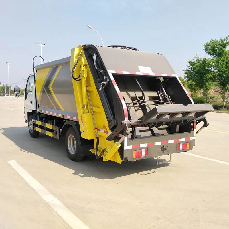 ISUZU 4-тонный мусоровоз с прессованным мусором