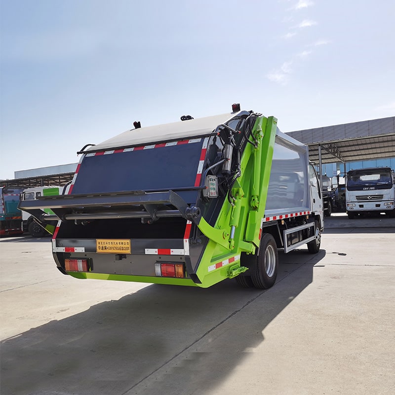 ISUZU high quality 6 cbm compressed garbage truck