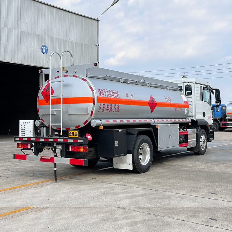 SINOTRUK 4*2 11-тонный топливозаправщик, автоцистерна для перевозки нефтепродуктов