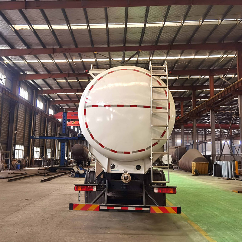 HOWO 28cbm corn Petroleum resin granule transport truck