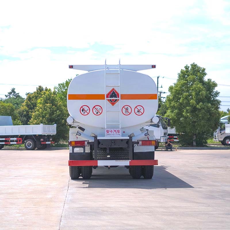 Camion citerne à mazout Shacman 6x6 25 000 litres