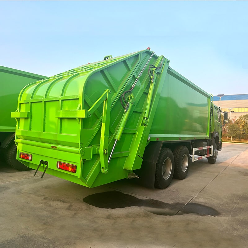Camion poubelle compacteur SINOTRUCK HOWO 18 CBM 6 x 4 à vendre