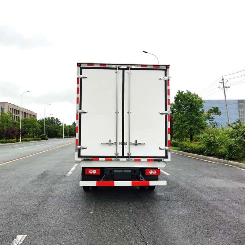Foton Frozen food van truck 4x2 refrigeration van box truck