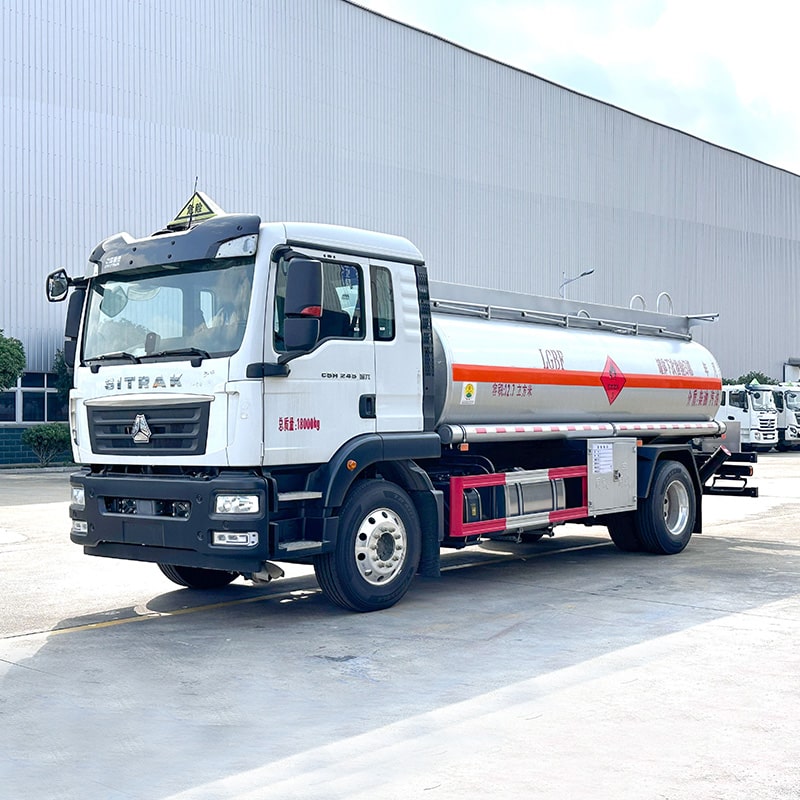 SINOTRUK 4*2 11-тонный топливозаправщик, автоцистерна для перевозки нефтепродуктов
