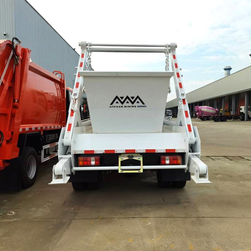 Sinotruk HOWO 4X2 5CBM Swing Arm Garbage Truck Rear Loader